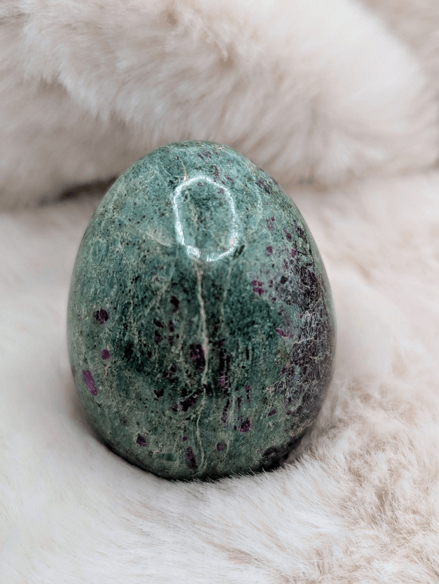 Œuf en Rubis Fuschite – 172g