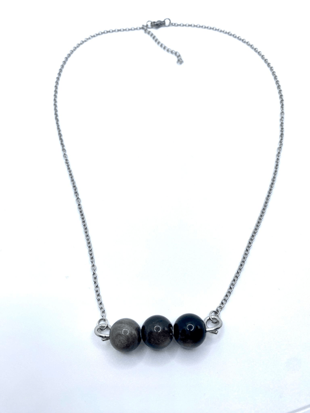 Pendentif Trio en Obsidienne Argentée – Élégance et Protection